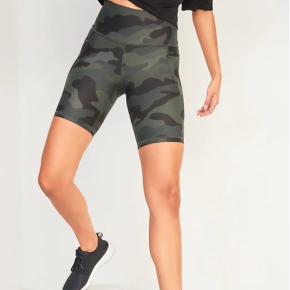 Old Navy Camo High-Waisted PowerSoft Side-Pocket Biker Shorts -- 8-inch inseam - Picture 3 of 7